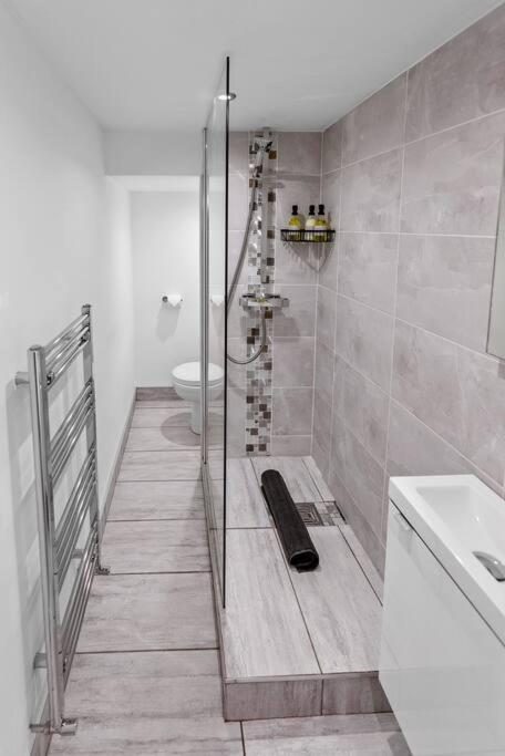 Newly Refurbed, Central Apartment With Free Parking And Hot Tub Lytham St Annes Exterior foto
