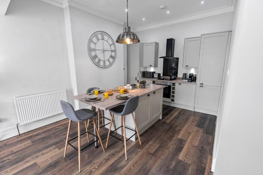 Newly Refurbed, Central Apartment With Free Parking And Hot Tub Lytham St Annes Exterior foto