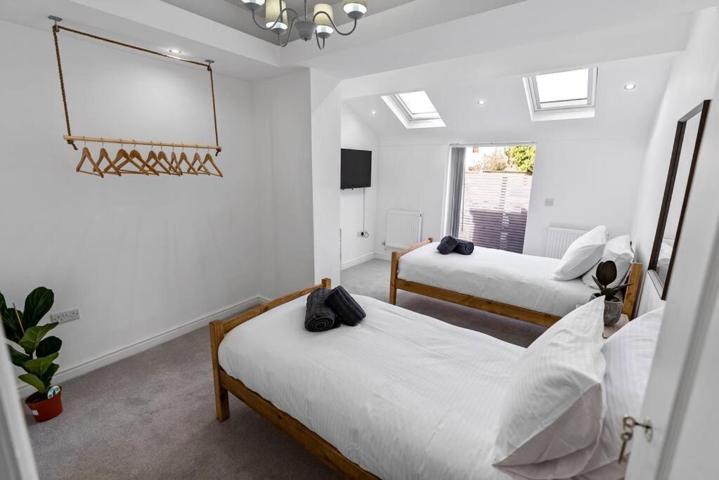 Newly Refurbed, Central Apartment With Free Parking And Hot Tub Lytham St Annes Exterior foto