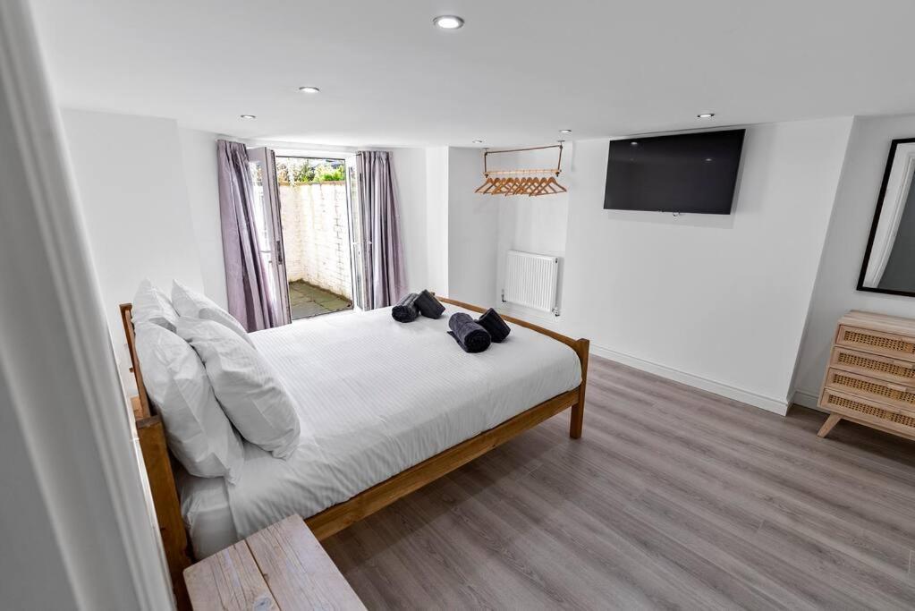 Newly Refurbed, Central Apartment With Free Parking And Hot Tub Lytham St Annes Exterior foto